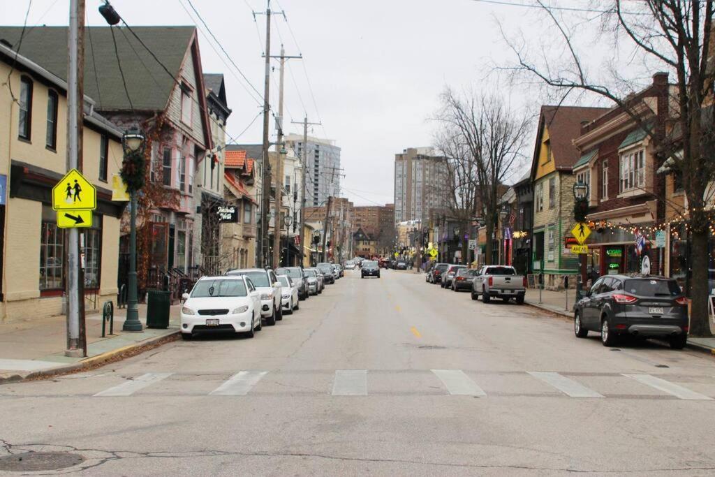 Renovated Brady St. Classic Milwaukee Exterior foto