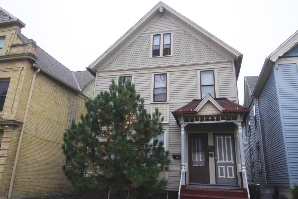 Renovated Brady St. Classic Milwaukee Exterior foto