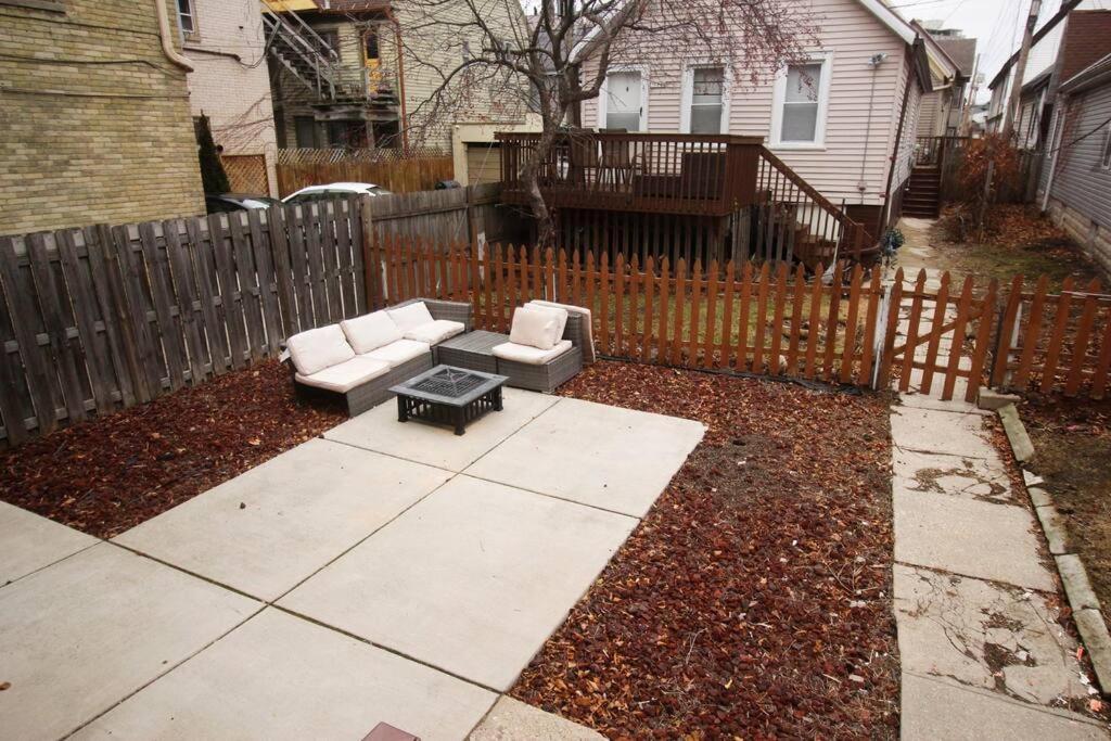 Renovated Brady St. Classic Milwaukee Exterior foto